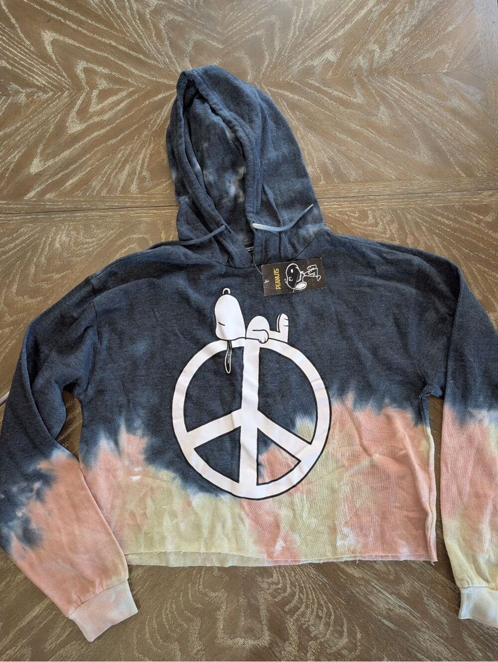 Peanuts Snoopy peace sign graphic ombré tie-dye cropped hoodie
